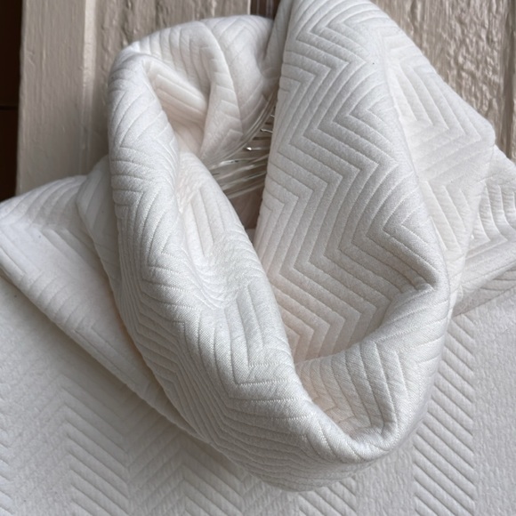 Gap Sweatshirt - Picture 2 of 7